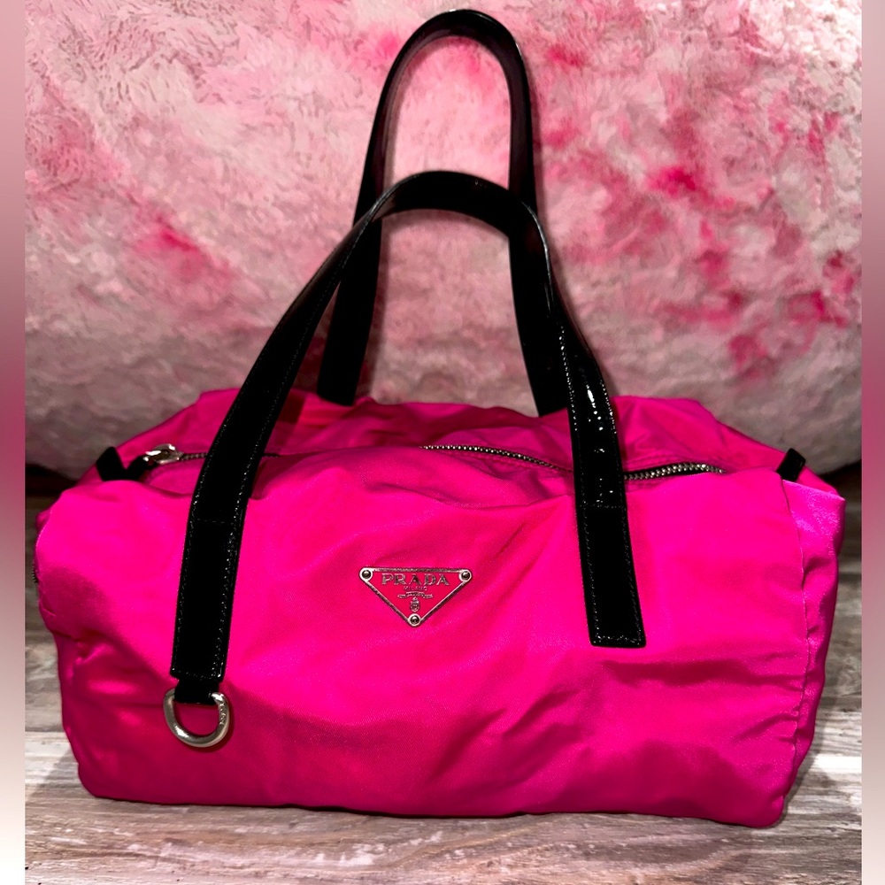 Prada VINTAGE Fuchsia Nylon shoulder bag. EXCELLENT CONDITION 💕💕💕💕